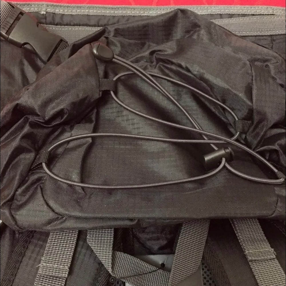 New with tag Stormtech backpack lots of compartments - Picture 6 of 16